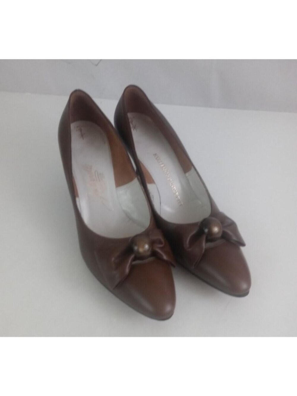 Julianelli Harzfeld's-Kansas City Brown Leather Pumps With Beaded Bow Accent 6.5